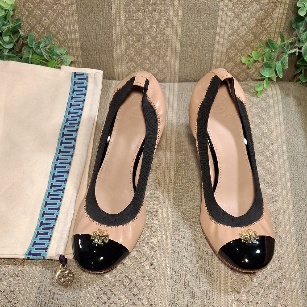 Tory Burch Nude Tan and Black Cap-Toe Leather Pumps
